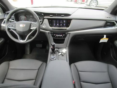 New 2025 Cadillac XT6 Luxury image 11