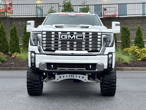 Used 2024 GMC Sierra 2500 Denali w/ Denali Reserve Package AWD/4WD image 3