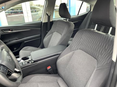 Used 2025 Toyota Camry LE image 11