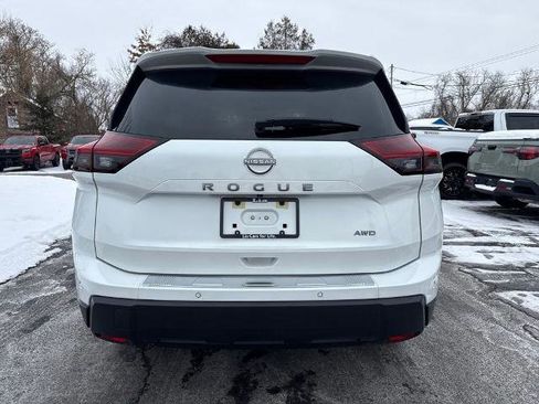 Certified 2025 Nissan Rogue SV image 8