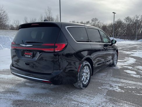 New 2026 Chrysler Pacifica Select image 5