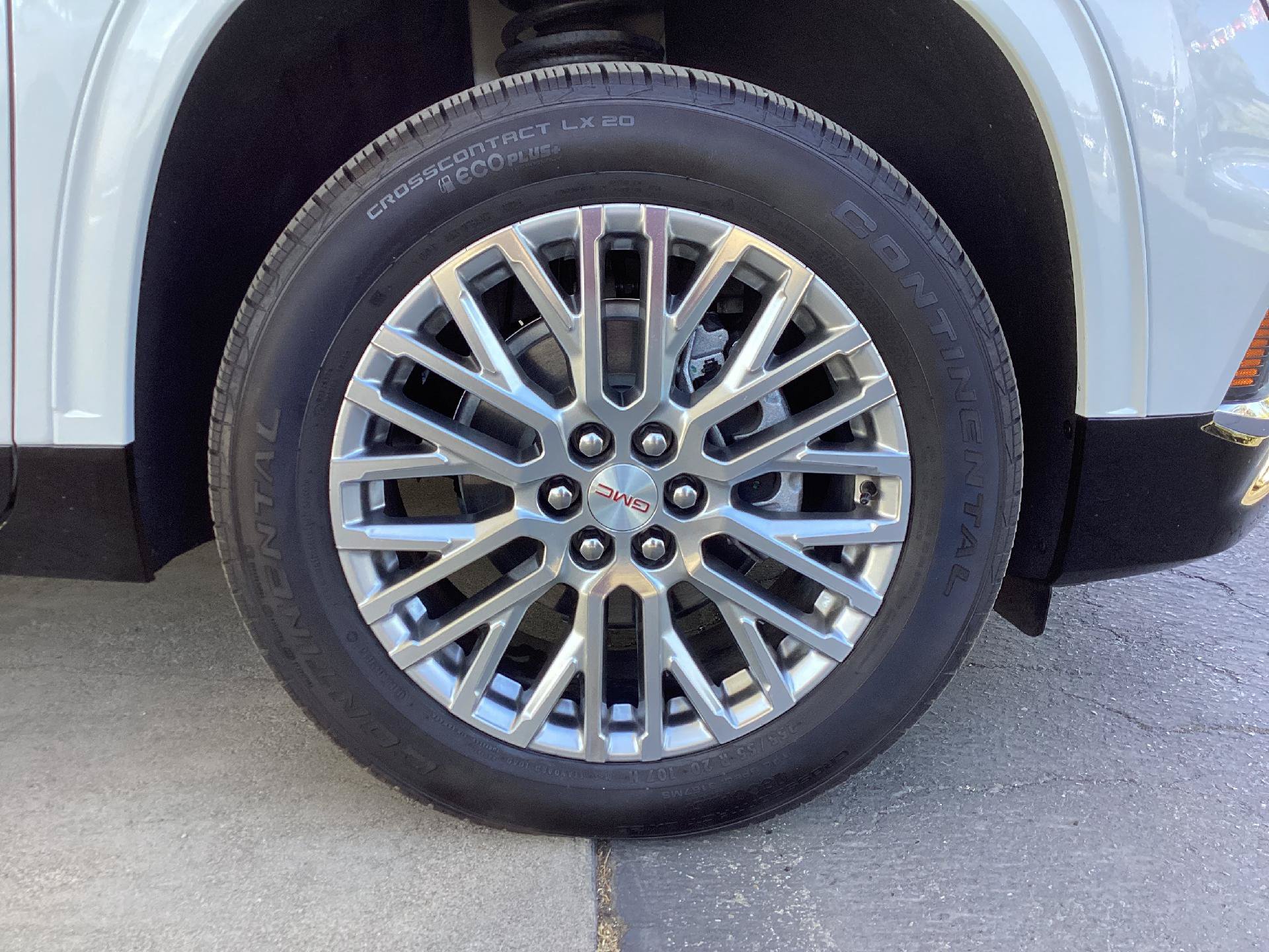Used 2025 GMC Acadia Denali AWD/4WD image 19