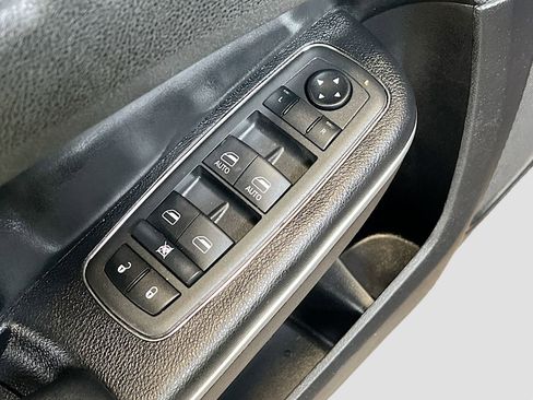 Used 2021 Chrysler 300 Touring w/ Sport Appearance Package image 17