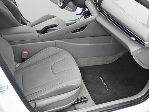 Used 2025 Hyundai Elantra Sport image 10