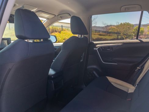 Used 2020 Toyota RAV4 LE w/ Carpet Mat Package FWD image 18