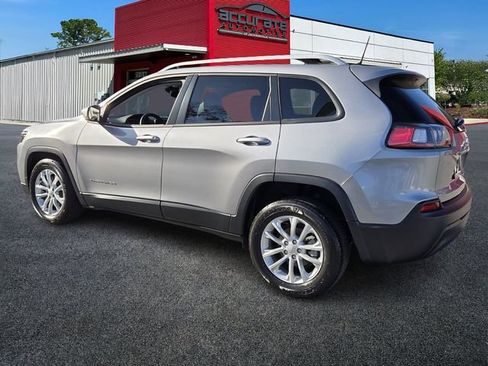 Used 2021 Jeep Cherokee Latitude w/ Mopar Interior Package image 3