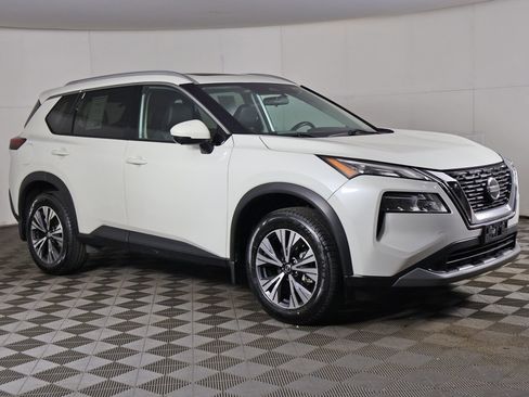 Used 2021 Nissan Rogue SV w/ Premium Package image 2