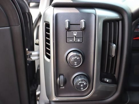 Used 2018 Chevrolet Silverado 1500 LT w/ All Star Edition AWD/4WD image 9