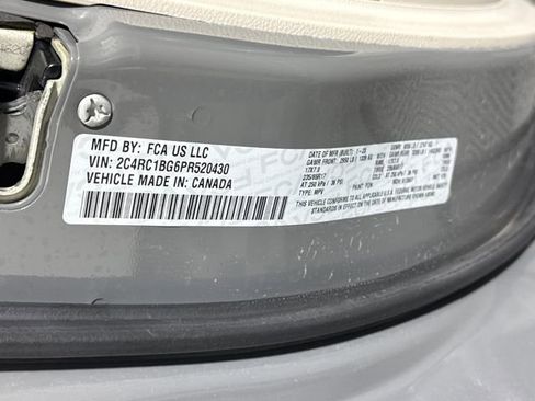 Used 2023 Chrysler Pacifica Touring-L FWD image 15
