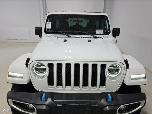 Used 2022 Jeep Wrangler Unlimited Sahara w/ Cold Weather Group AWD/4WD image 3