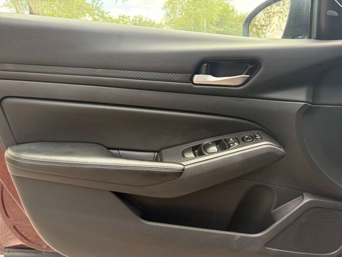 Used 2024 Nissan Altima 2.5 SV FWD image 18