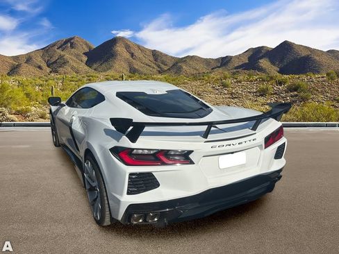 Used 2020 Chevrolet Corvette Stingray Preferred Cpe w/ 2LT Preferred Equipment Group RWD image 3
