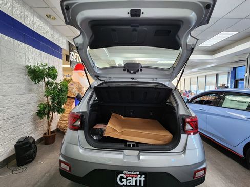 New 2026 Hyundai Venue SEL image 19