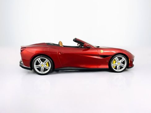Used 2019 Ferrari Portofino RWD image 5