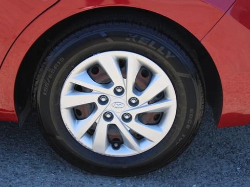 Used 2020 Hyundai Elantra SE FWD image 7
