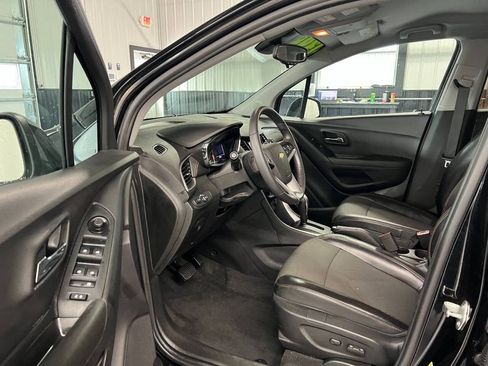 Used 2020 Chevrolet Trax LT w/ Redline Edition AWD/4WD image 7