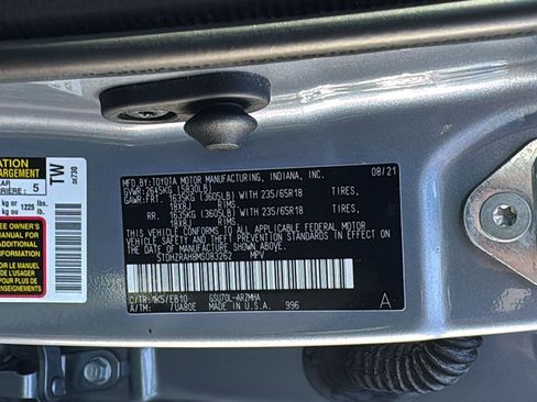 Used 2021 Toyota Highlander XLE image 24