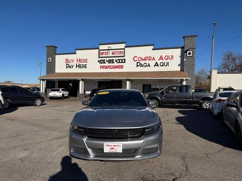 Used 2018 Dodge Charger SXT RWD image 2