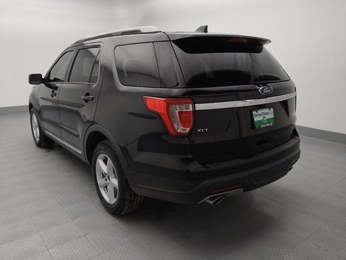 Used 2018 Ford Explorer XLT image 5