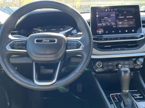 Used 2024 Jeep Compass Latitude image 17