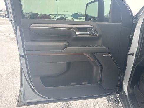 Used 2024 GMC Sierra 2500 AT4 w/ AT4 Preferred Package image 9