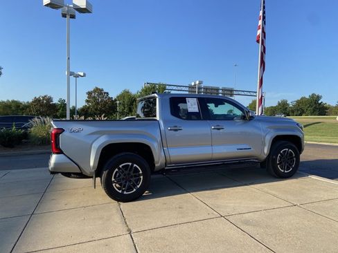 Used 2024 Toyota Tacoma TRD Sport w/ TRD Sport Upgrade Package RWD image 12