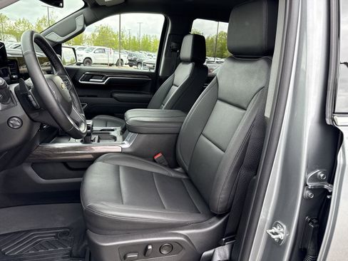 Used 2025 Chevrolet Silverado 1500 LTZ image 14