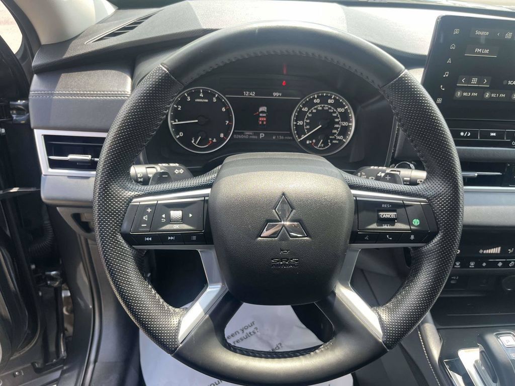 Used 2025 Mitsubishi Outlander SE AWD/4WD image 18