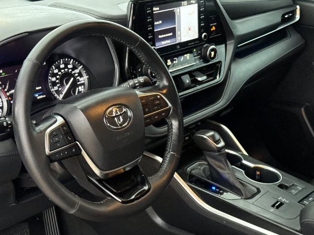 Used 2021 Toyota Highlander XSE FWD image 18
