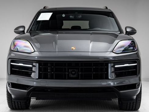 Certified 2024 Porsche Cayenne AWD/4WD image 31