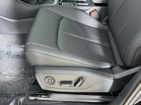 New 2025 Audi Q3 2.0T Premium image 18