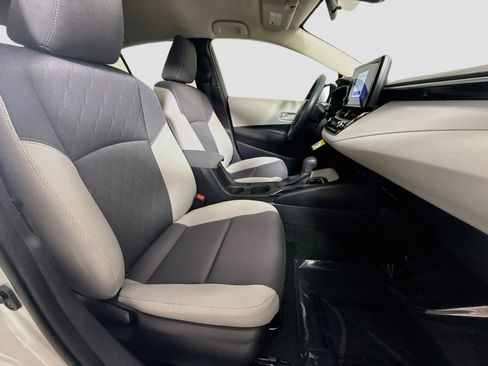 Used 2025 Toyota Corolla LE FWD image 29