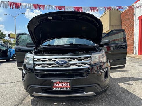 Used 2018 Ford Explorer XLT image 33