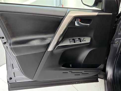 Used 2018 Toyota RAV4 XLE image 22