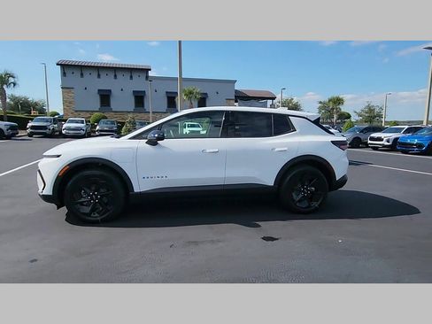 New 2026 Chevrolet Equinox EV LT image 17