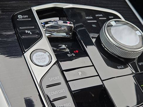 Used 2023 BMW X7 M60i w/ Executive Package image 16