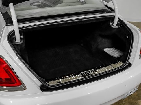 Used 2016 Rolls-Royce Wraith RWD image 43