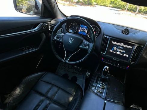 Used 2017 Maserati Levante S AWD/4WD image 28