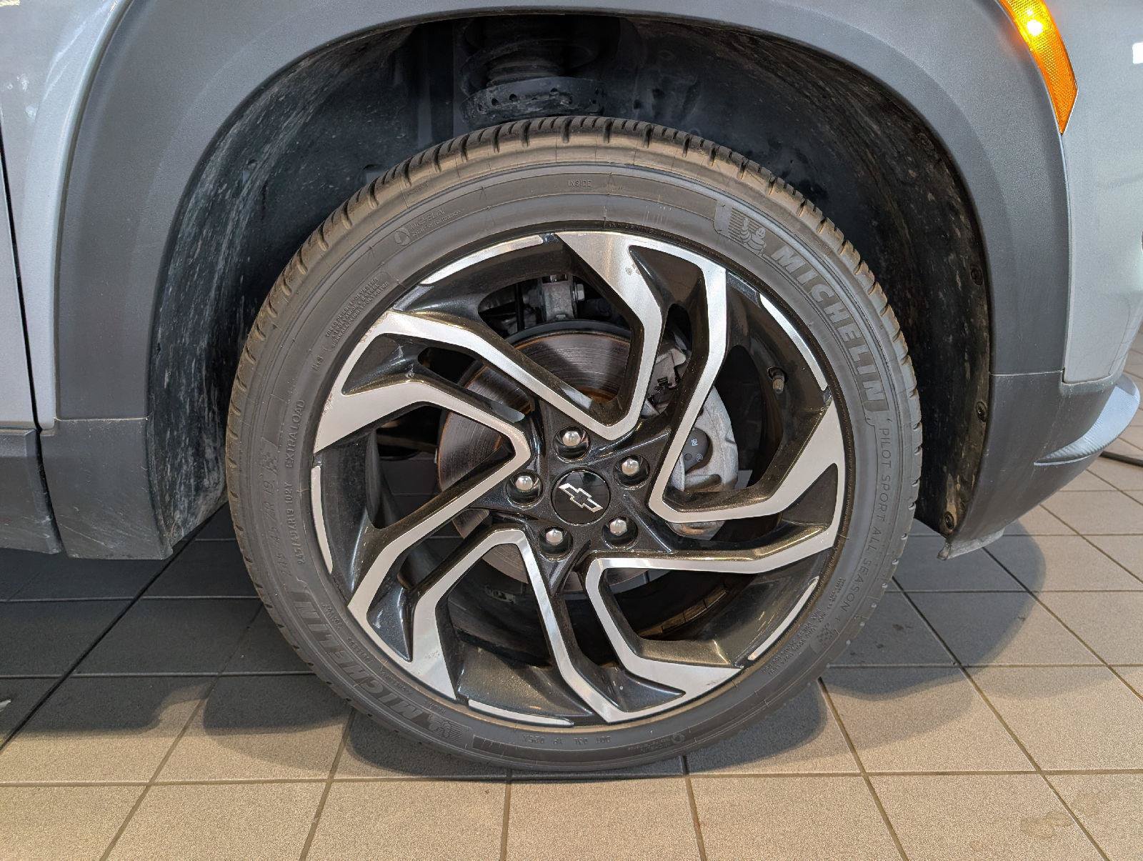 Used 2025 Chevrolet TrailBlazer RS w/ Convenience Package AWD/4WD image 9