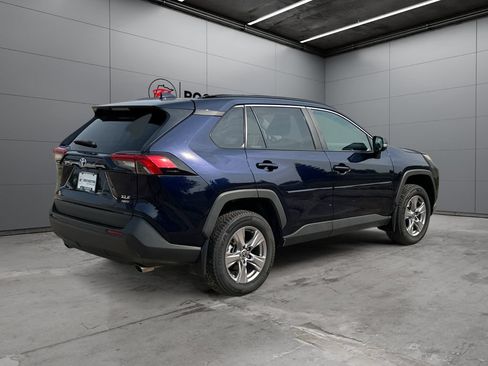 Certified 2022 Toyota RAV4 XLE w/ Convenience Package AWD/4WD image 5