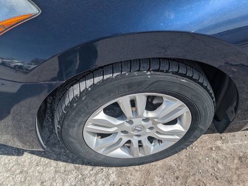 Used 2011 Nissan Altima 2.5 S w/ Special Edition Pkg image 9