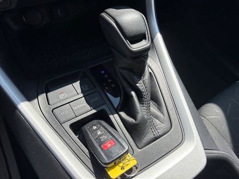 Used 2021 Toyota RAV4 XLE w/ Convenience Package FWD image 19