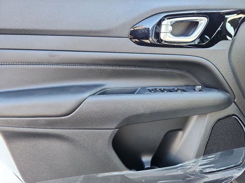 New 2026 Jeep Compass Limited image 8