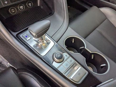 Used 2025 Genesis G70 2.5T image 12