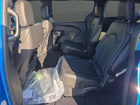 New 2026 Chrysler Pacifica Select w/ S Appearance Package image 29