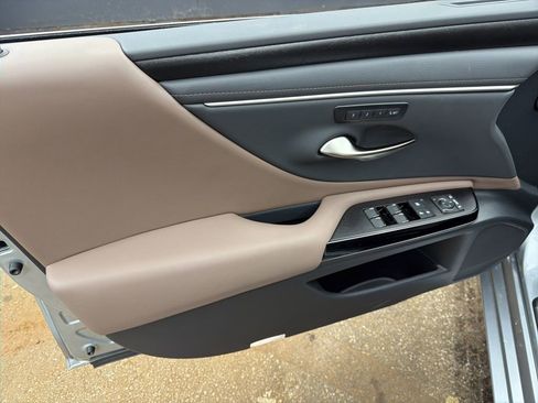 New 2025 Lexus ES 350 w/ Premium Package image 9