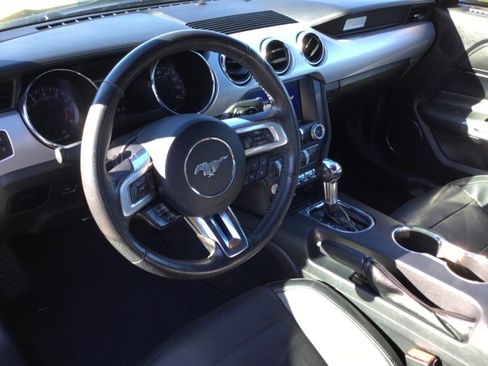 Used 2016 Ford Mustang Premium image 4