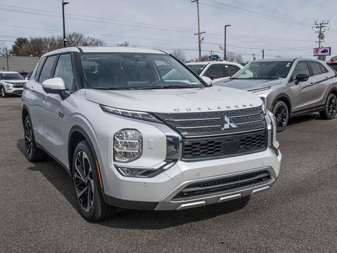 New 2025 Mitsubishi Outlander 4WD Plug-In Hybrid image 7