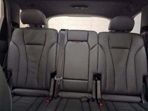 Certified 2025 Audi Q7 3.0T Premium w/ Convenience Package image 29