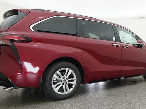 New 2026 Toyota Sienna Limited FWD image 25